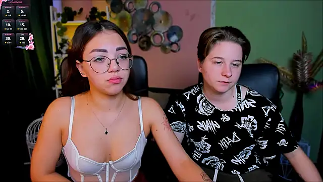 Snapshot of kiki_swan chatting on 10/04/25, 05:49 kiki swan online show from 10/04/25, 05:49