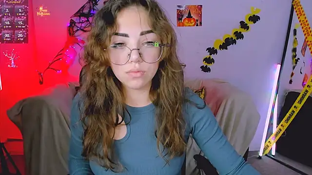 kiki swan online show from 10/30/25, 10:06