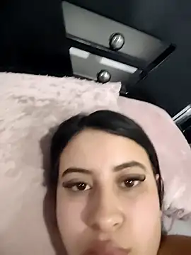 Snapshot of mialorents chatting on 11/03/25, 02:51 mialorents online show from 11/03/25, 02:51