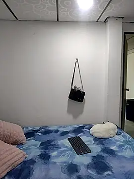 Snapshot of mialorents chatting on 11/07/25, 07:58 mialorents online show from 11/07/25, 07:58