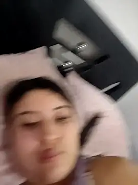 Snapshot of mialorents chatting on 11/14/25, 12:59 mialorents online show from 11/14/25, 12:59