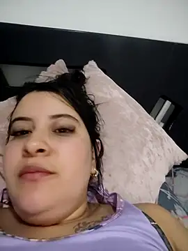 Snapshot of mialorents chatting on 11/16/25, 03:56 mialorents online show from 11/16/25, 03:56