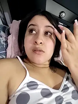 Snapshot of mialorents chatting on 11/18/25, 01:33 mialorents online show from 11/18/25, 01:33