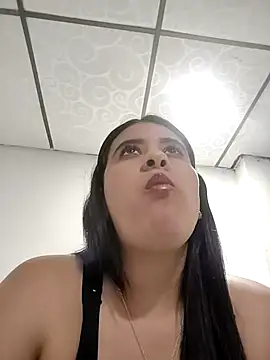 Snapshot of mialorents chatting on 12/03/25, 11:14 mialorents online show from 12/03/25, 11:14