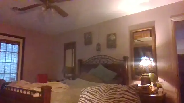 Snapshot of HunkofRock chatting on 03/21/25, 11:01 HunkofRock online show from 03/21/25, 11:01