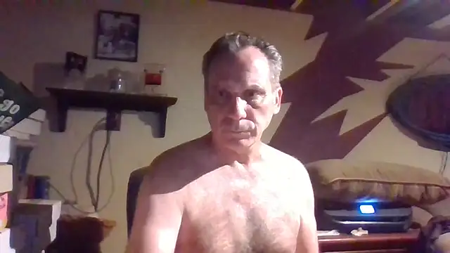 Snapshot of HunkofRock chatting on 09/15/25, 04:45 HunkofRock online show from 09/15/25, 04:45