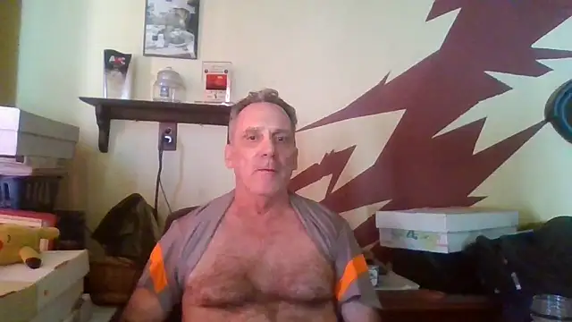 Snapshot of HunkofRock chatting on 10/16/25, 05:58 HunkofRock online show from 10/16/25, 05:58