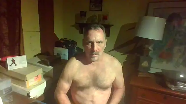 Snapshot of HunkofRock chatting on 03/05/26, 03:02 HunkofRock online show from 03/05/26, 03:02