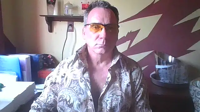 Snapshot of HunkofRock chatting on 04/01/26, 06:27 HunkofRock online show from 04/01/26, 06:27