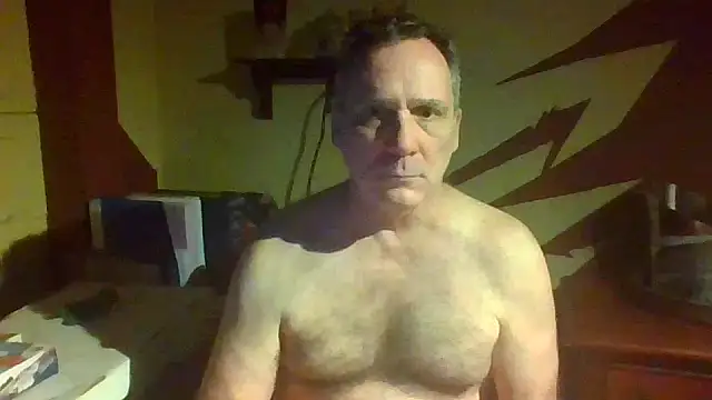 Snapshot of HunkofRock chatting on 04/02/26, 09:51 HunkofRock online show from 04/02/26, 09:51