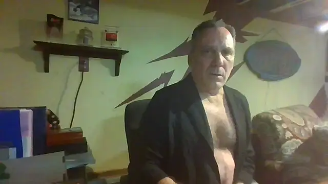 Snapshot of HunkofRock chatting on 04/03/26, 04:10 HunkofRock online show from 04/03/26, 04:10