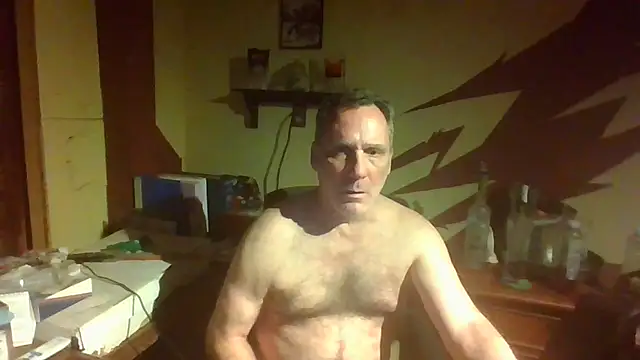 Snapshot of HunkofRock chatting on 04/11/26, 04:17 HunkofRock online show from 04/11/26, 04:17