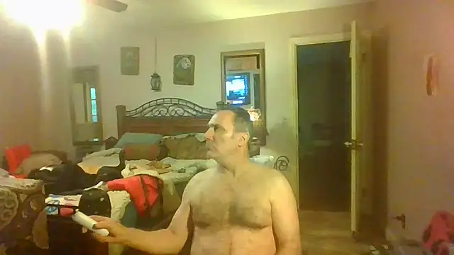 Snapshot of HunkofRock chatting on 04/17/26, 06:22 HunkofRock online show from 04/17/26, 06:22