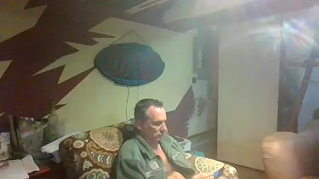 Snapshot of HunkofRock chatting on 04/21/26, 12:33 HunkofRock online show from 04/21/26, 12:33