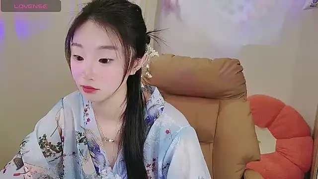 Snapshot of shaovu chatting on 11/19/25, 12:43 shaovu online show from 11/19/25, 12:43