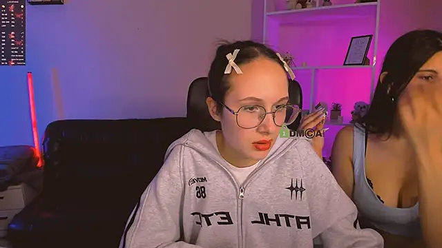 mona cloud online show from 11/25/25, 08:31