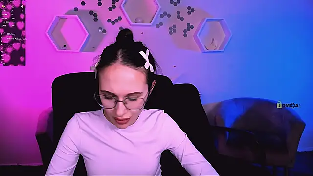 mona cloud online show from 12/01/25, 01:10