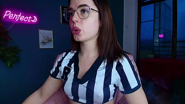 Snapshot of Perfect_Moans chatting on 04/03/26, 03:59 Perfect Moans online show from 04/03/26, 03:59