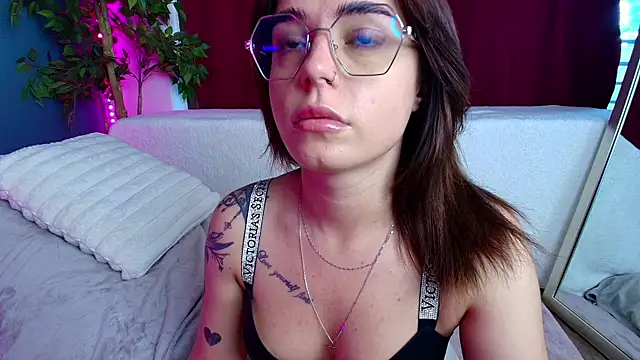 Snapshot of Perfect_Moans chatting on 05/29/26, 04:10 Perfect Moans online show from 05/29/26, 04:10