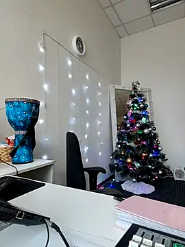 Juicy PeachLux online show from 12/14/25, 07:58