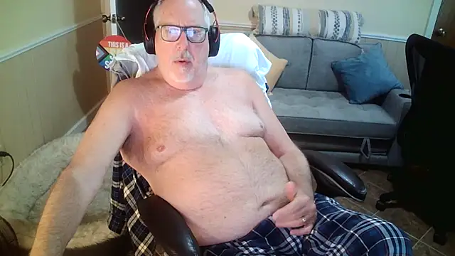 Snapshot of superbearboss chatting on 04/26/26, 02:37 superbearboss online show from 04/26/26, 02:37