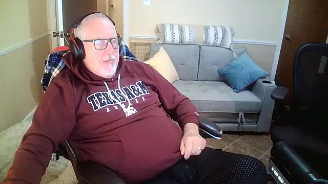 Snapshot of superbearboss chatting on 05/01/26, 10:25 superbearboss online show from 05/01/26, 10:25