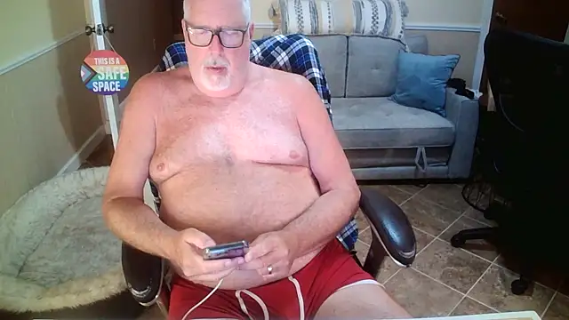 Snapshot of superbearboss chatting on 05/31/26, 02:31 superbearboss online show from 05/31/26, 02:31