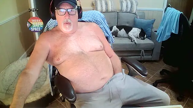 Snapshot of superbearboss chatting on 06/02/26, 03:47 superbearboss online show from 06/02/26, 03:47
