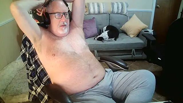 Snapshot of superbearboss chatting on 06/06/26, 03:17 superbearboss online show from 06/06/26, 03:17