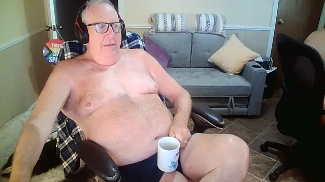 Snapshot of superbearboss chatting on 06/09/26, 03:01 superbearboss online show from 06/09/26, 03:01
