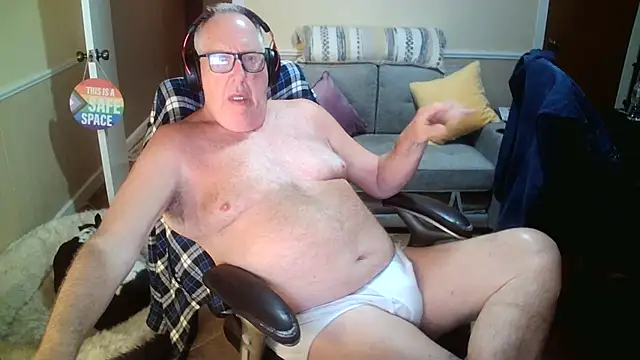 Snapshot of superbearboss chatting on 06/11/26, 03:04 superbearboss online show from 06/11/26, 03:04