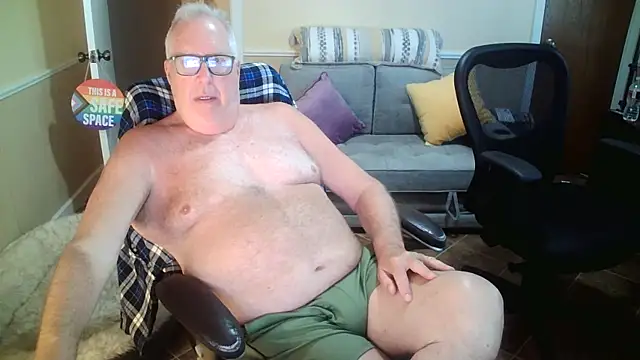 Snapshot of superbearboss chatting on 06/11/26, 10:52 superbearboss online show from 06/11/26, 10:52