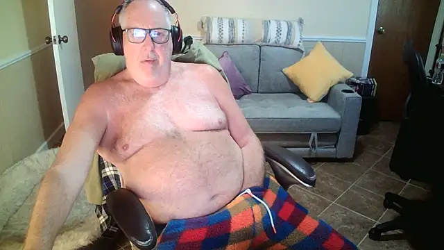 Snapshot of superbearboss chatting on 06/15/26, 08:33 superbearboss online show from 06/15/26, 08:33