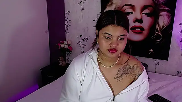 Snapshot of Scarlett__Johanson chatting on 03/08/25, 03:24 Scarlett Johanson online show from 03/08/25, 03:24