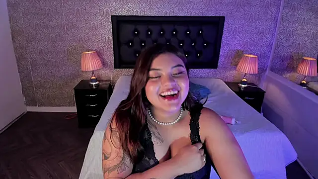 Snapshot of Scarlett__Johanson chatting on 03/21/25, 06:27 Scarlett Johanson online show from 03/21/25, 06:27