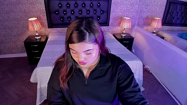 Snapshot of Scarlett__Johanson chatting on 03/22/25, 03:30 Scarlett Johanson online show from 03/22/25, 03:30