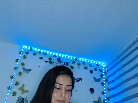 Snapshot of AlessiaFischer17 chatting on 03/13/25, 08:11 AlessiaFischer17 online show from 03/13/25, 08:11