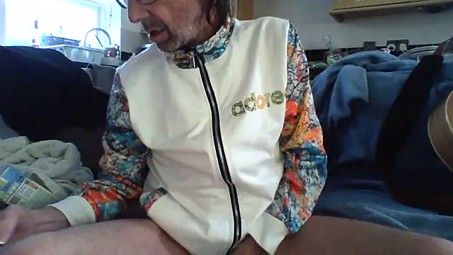 Snapshot of Grower_and_shower chatting on 04/05/26, 04:15 Grower and shower online show from 04/05/26, 04:15