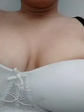 saraaxx1 online show from 06/27/26, 01:17