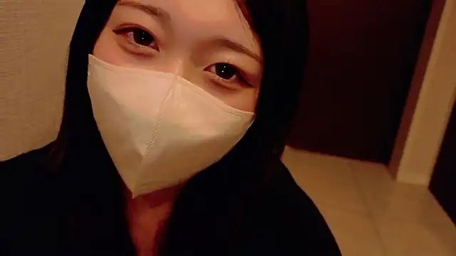 Snapshot of Rodrigues_Lucas chatting on 11/17/25, 12:00 Rodrigues Lucas online show from 11/17/25, 12:00