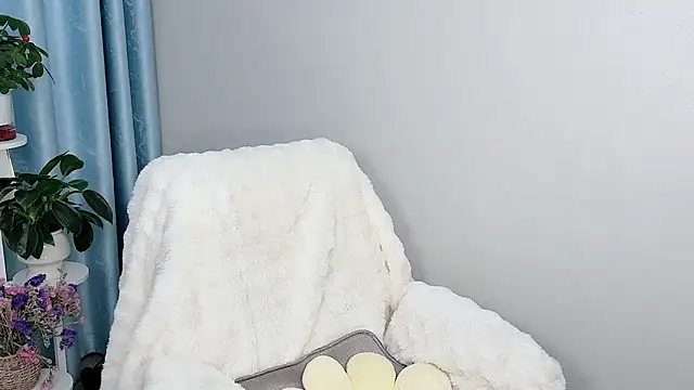 Snapshot of Dewluna chatting on 04/14/26, 11:00 Dewluna online show from 04/14/26, 11:00