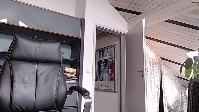 Snapshot of munichrubber chatting on 12/04/24, 08:23 munichrubber online show from 12/04/24, 08:23