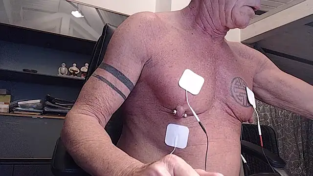 Snapshot of munichrubber chatting on 12/06/24, 04:36 munichrubber online show from 12/06/24, 04:36