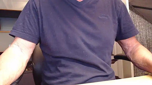 Snapshot of munichrubber chatting on 12/06/24, 05:33 munichrubber online show from 12/06/24, 05:33