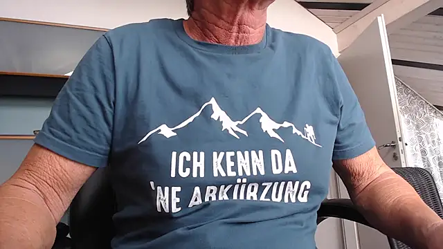 Snapshot of munichrubber chatting on 12/08/24, 10:19 munichrubber online show from 12/08/24, 10:19