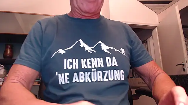 Snapshot of munichrubber chatting on 12/08/24, 04:18 munichrubber online show from 12/08/24, 04:18