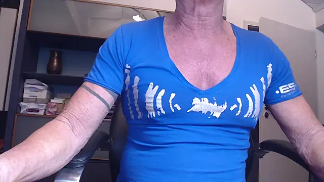 Snapshot of munichrubber chatting on 12/11/24, 05:32 munichrubber online show from 12/11/24, 05:32