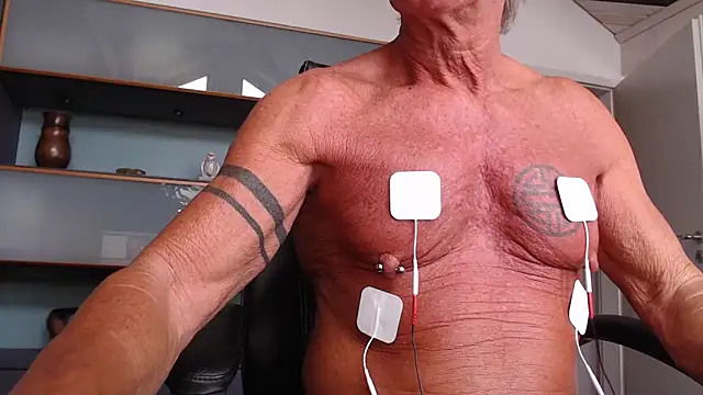 Snapshot of munichrubber chatting on 03/12/25, 03:29 munichrubber online show from 03/12/25, 03:29