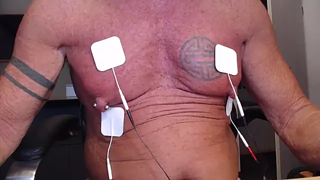 Snapshot of munichrubber chatting on 09/21/25, 04:14 munichrubber online show from 09/21/25, 04:14