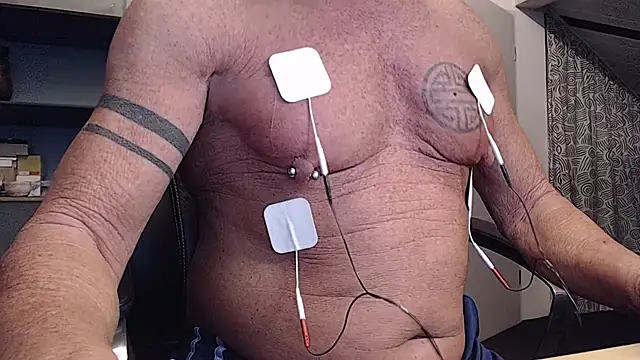 Snapshot of munichrubber chatting on 10/06/25, 04:32 munichrubber online show from 10/06/25, 04:32